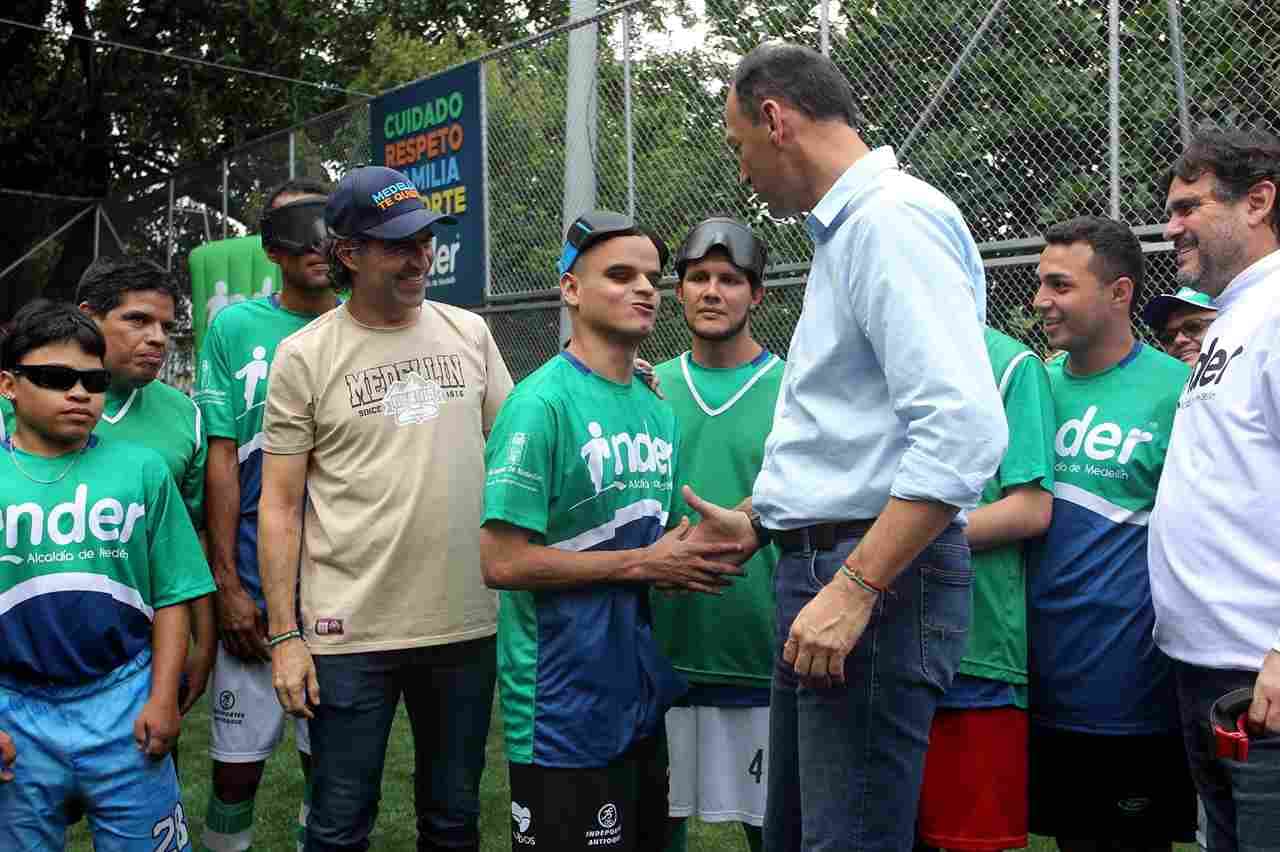 Entrega cancha Colseguros