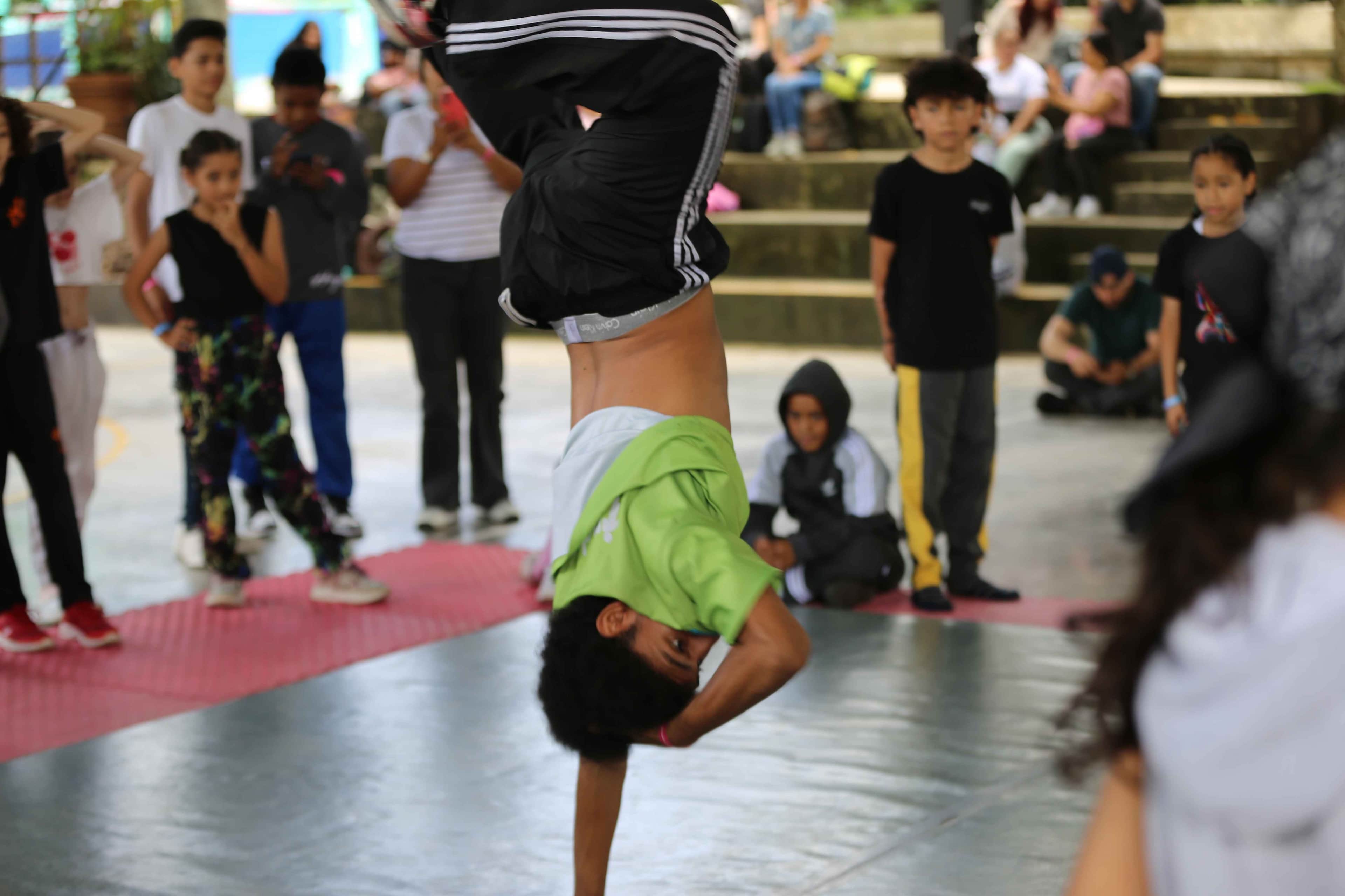 Fotografía de deportista de Break Dance en el Festival de Escuelas de Adrenalina