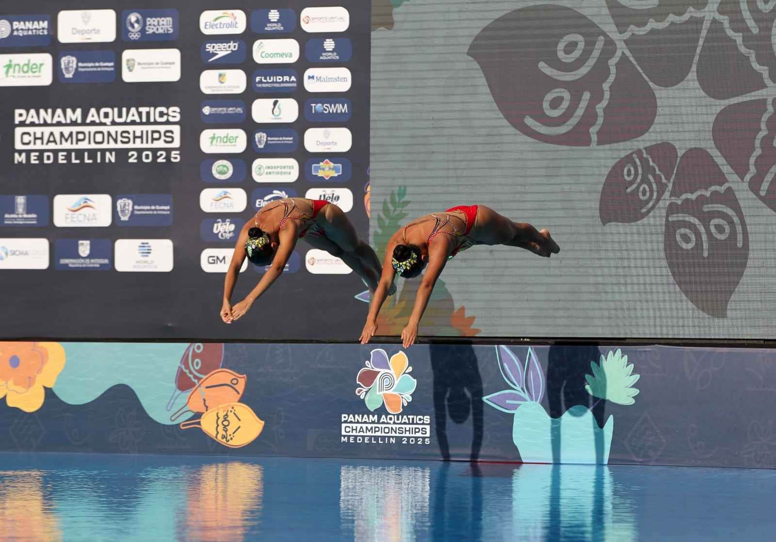 Fotografía de deportistas de nado sincronizado de los Panamericanos Junior de Natación 